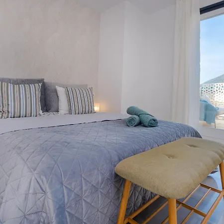 Modern Centre * マルベーリャ